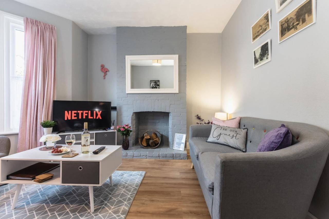 3-Bedroom House L Fast Wi-Fi L Garden L Newly Decorated L Close To Shops And Restaurants 본머스 외부 사진