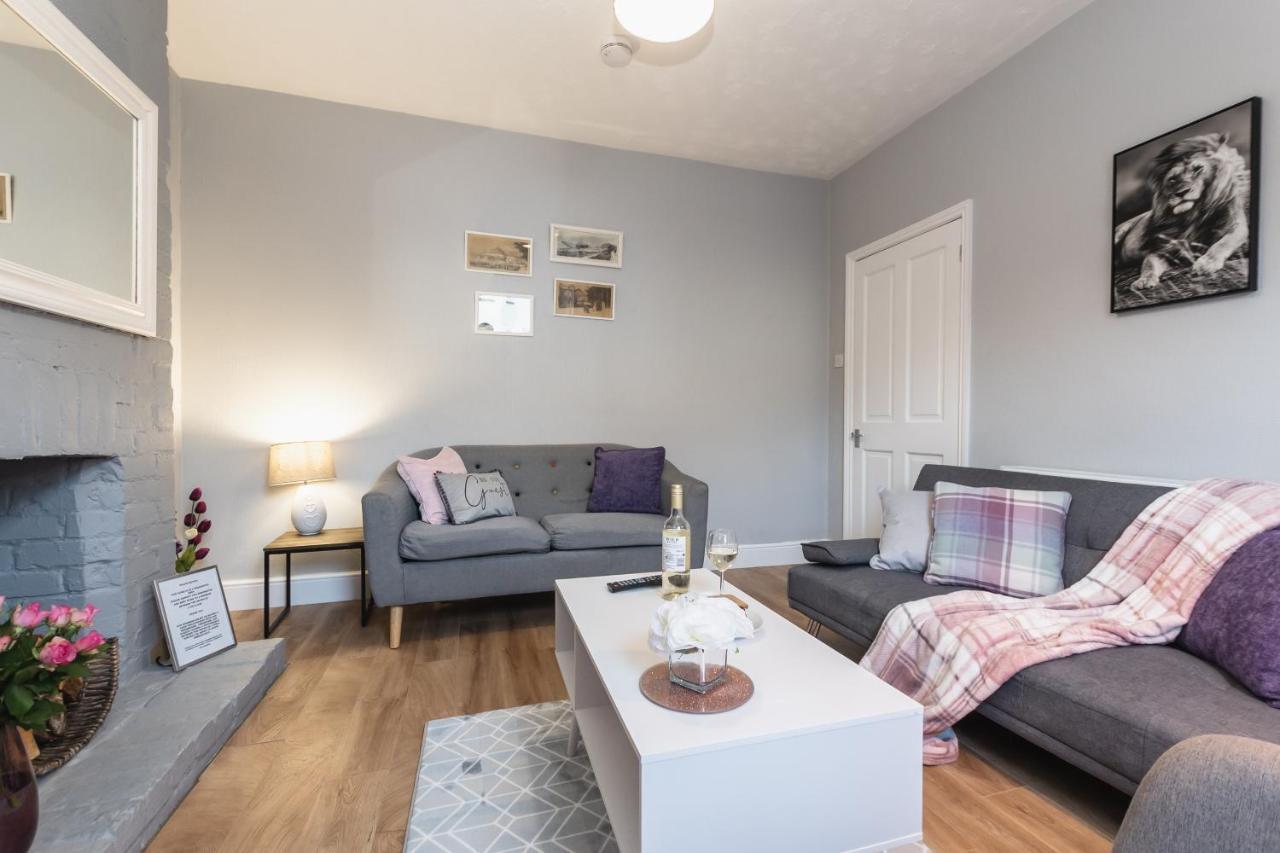 3-Bedroom House L Fast Wi-Fi L Garden L Newly Decorated L Close To Shops And Restaurants 본머스 외부 사진