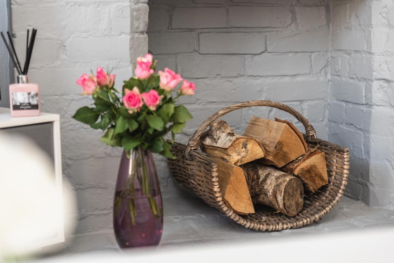 3-Bedroom House L Fast Wi-Fi L Garden L Newly Decorated L Close To Shops And Restaurants 본머스 외부 사진