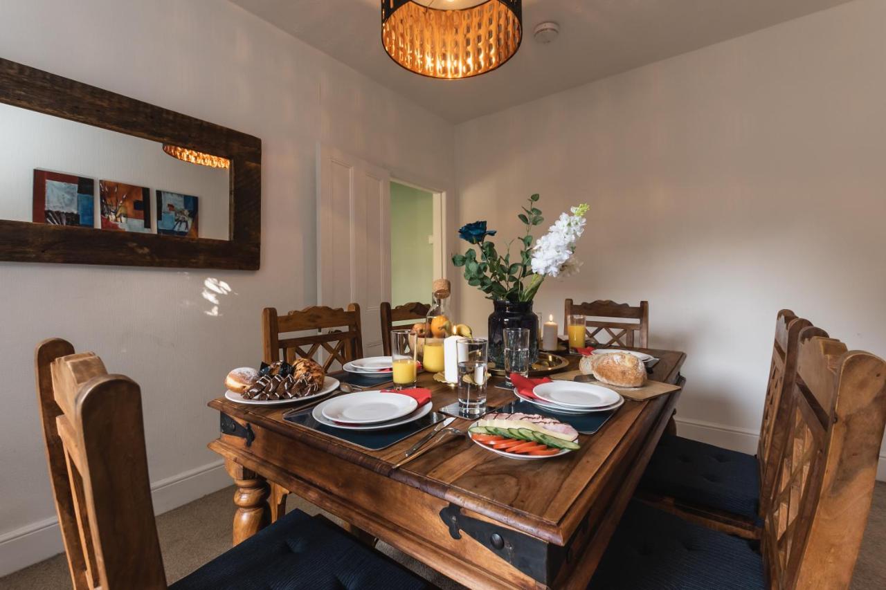 3-Bedroom House L Fast Wi-Fi L Garden L Newly Decorated L Close To Shops And Restaurants 본머스 외부 사진