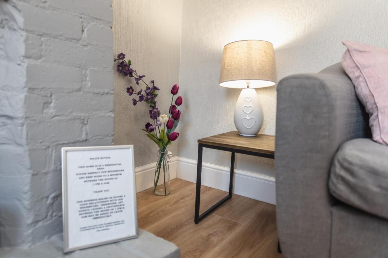 3-Bedroom House L Fast Wi-Fi L Garden L Newly Decorated L Close To Shops And Restaurants 본머스 외부 사진