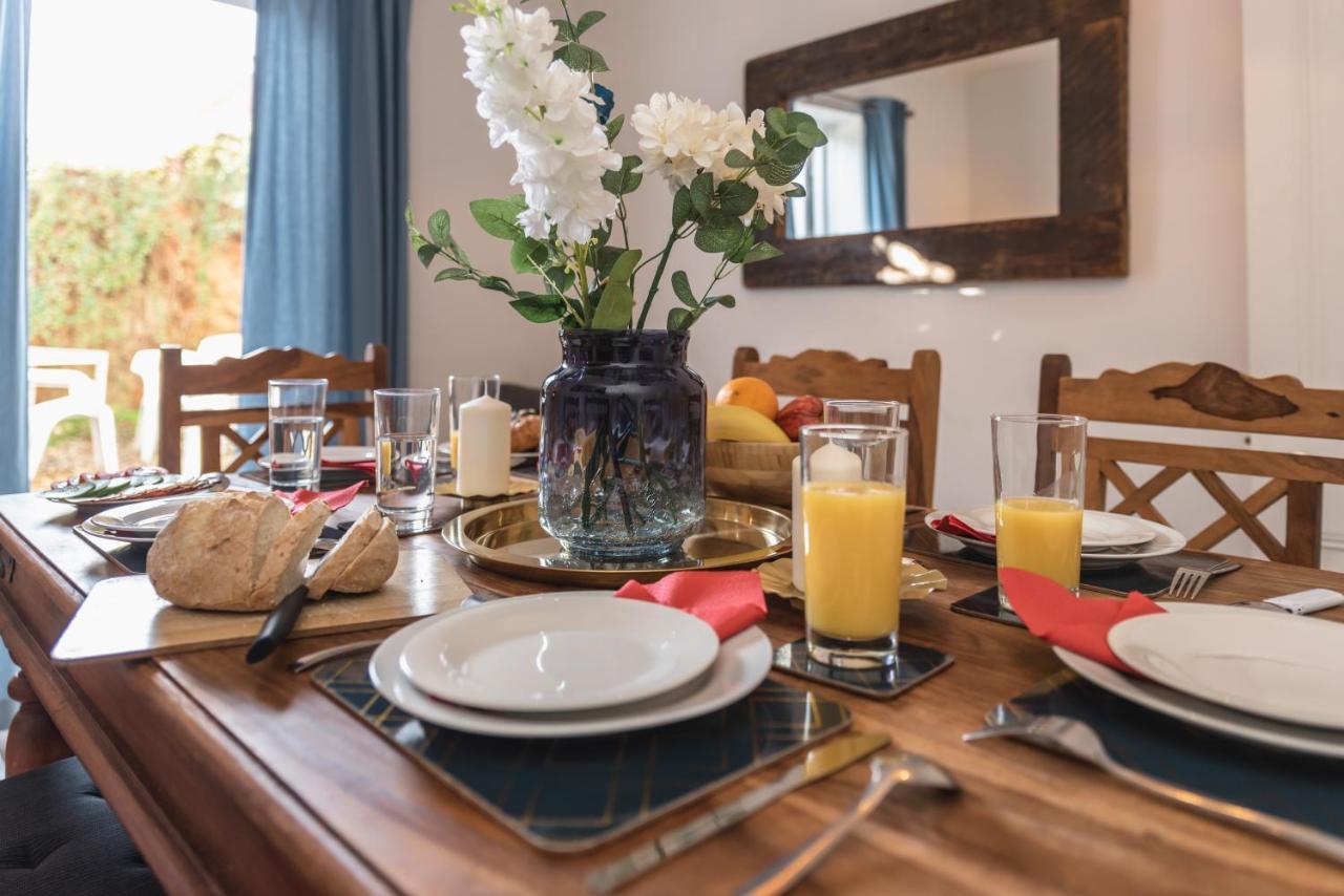 3-Bedroom House L Fast Wi-Fi L Garden L Newly Decorated L Close To Shops And Restaurants 본머스 외부 사진