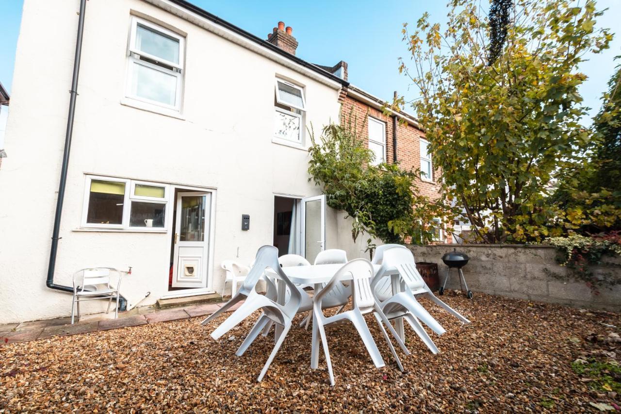 3-Bedroom House L Fast Wi-Fi L Garden L Newly Decorated L Close To Shops And Restaurants 본머스 외부 사진