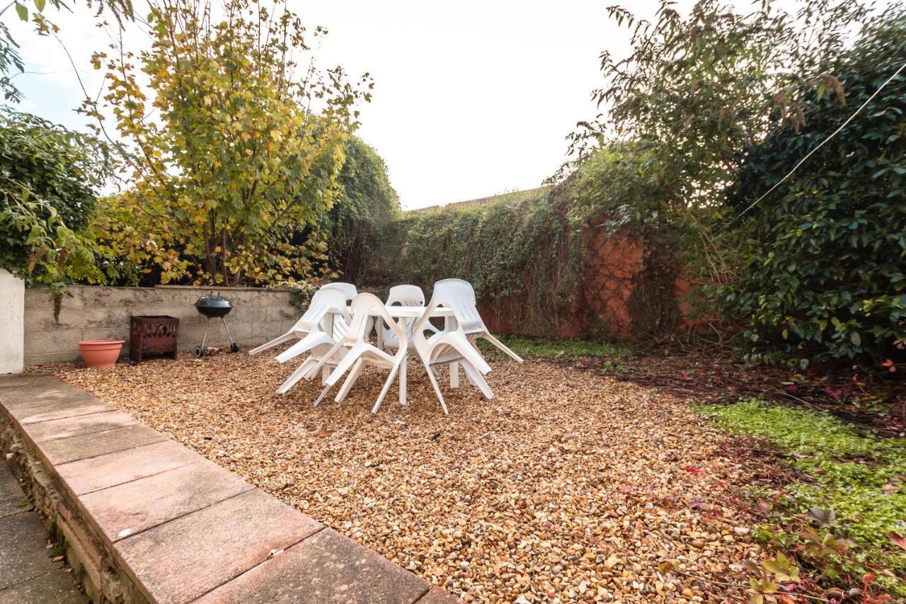3-Bedroom House L Fast Wi-Fi L Garden L Newly Decorated L Close To Shops And Restaurants 본머스 외부 사진